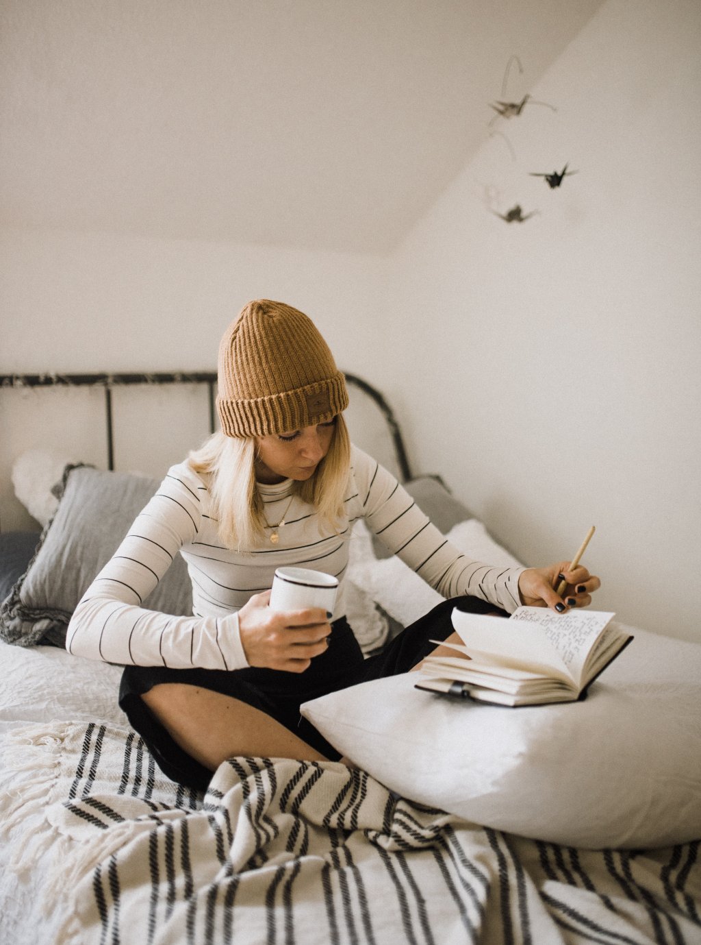 момиче, зима, книга, интроверт, чай
