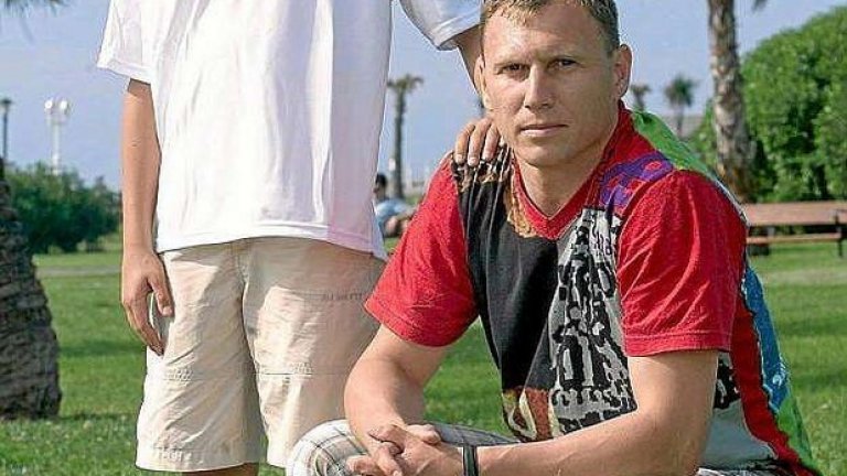 Черишев е роден в Русия, но е израснал в Испания, затова и му е предлагано да облече националната фланелка на Испания. Баща му – Дмитри Черишев, е бивш футболист, а върхът в кариерата му е Динамо Москва. След отказването си Дмитри става треньор. Бил е помощник в академията на Реал, водил е Зенит и Иртиш. Последната му работа е в нискодивизионния руски Мордовия Саранск. От януари 2017-а е без отбор.