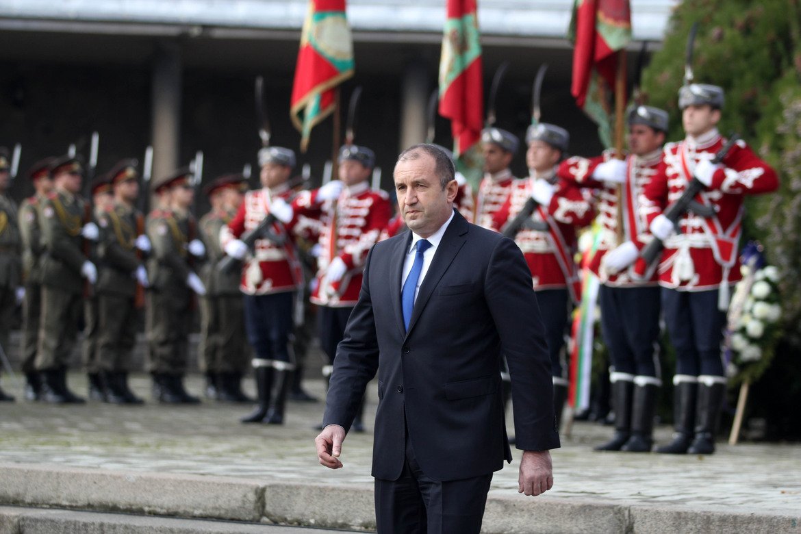 Президентът Румен Радев почете Архангелова задушница (снимки)