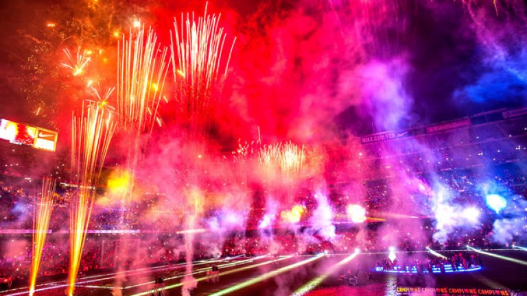 Многохиляден парад и грандиозна заря за требъла на Барса