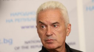 Той търси "хора, които казват, че България не трябва да е в НАТО и не е враг на Русия"