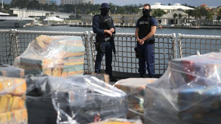 Арестуваха българин на кораб, пренасящ 1400 кг кокаин