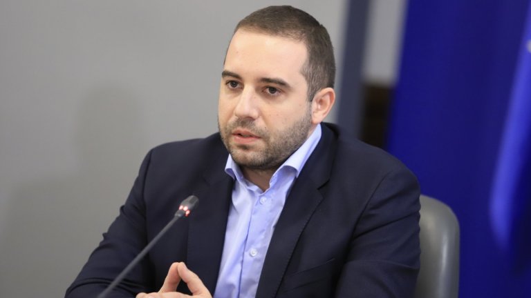 За момента не се обмисля пълното спиране на ваксината, категоричен е Кирилов