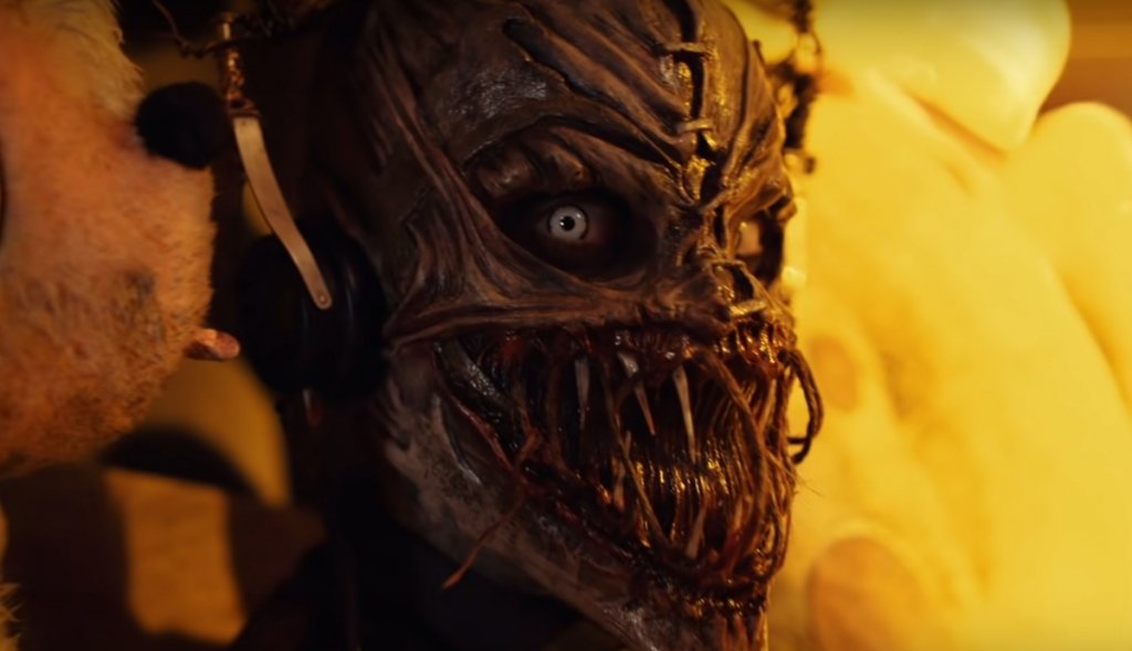 Mushroomhead - Nowhere to Go
"Няма къде да отида" е още по-тематично заглавие. Очевидно членовете на бандата не са на същото мнение, защото тя премина през много промени в състава си. Това, което сякаш остава константа са именно маските - често с издължени лица и огромни усти.