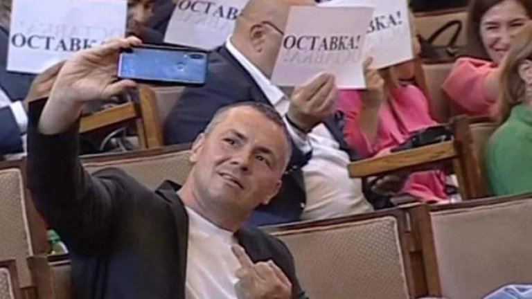 Депутатът от ПП обясни, че е получил множество поздравления за стореното