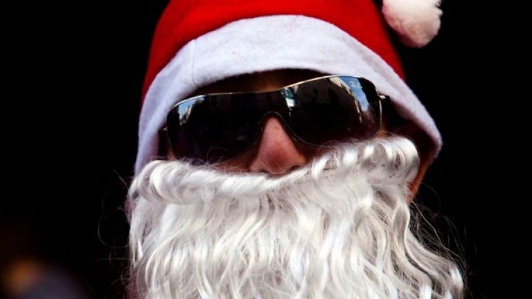 Носете си черни очила и костюм на Дядо Коледа/Дядо Мраз, в случай че ви изловят по-бели гащи