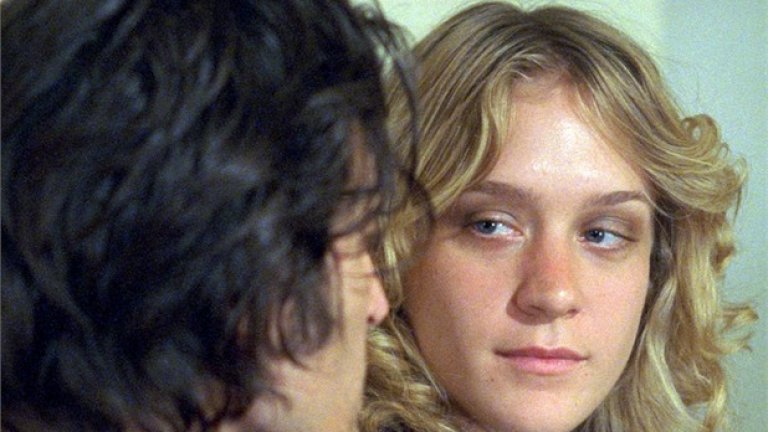 The Brown Bunny (2003)
Истинската сексуална сцена с холивудска звезда е вероятно единственото, с което този филм е запомнен. На финала Клои Севини прави орален секс на режисьора и главен актьор Винсънт Гало, с когото е имала интимни отношения и извън филма. Сцената носи много проблеми на актрисата, която е подложена на упреци от зрители и кинокритици. Тя обаче настоява, че не съжалява за The Brown Bunny и за конкретната сцена, и опроверга прогнозите, че след станалото с кариерата й е свършено.
