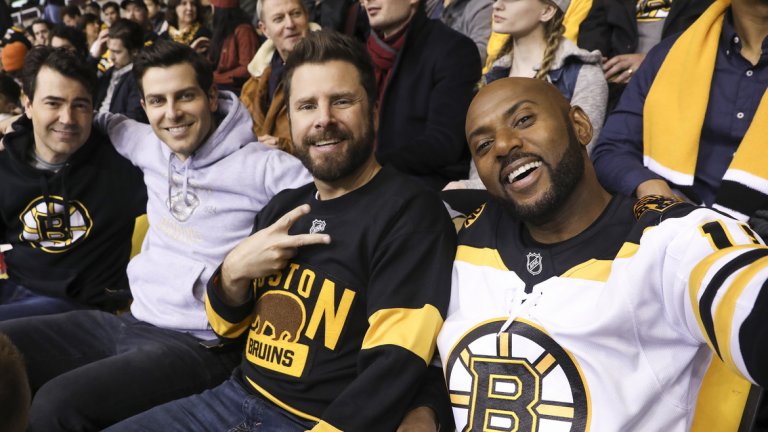 A Million Little Things
Успехът на This Is Us даде тласък на нова вълна на емоционалните драми в телевизията. Приятния първи досег с шоуто са многото познати лица, които ще видите - от редица други любими сериали, които са останали в главата ви, но най-вероятно не помните как точно се казват актьорите. Иначе самото шоу сблъсква зрителите с човешки истории - за самоубийство, което ще събере няколко добри приятели, които обаче са се отчуждили с времето. Всеки от тях има своите си драми и това ще е цялостният акцент на продукцията.