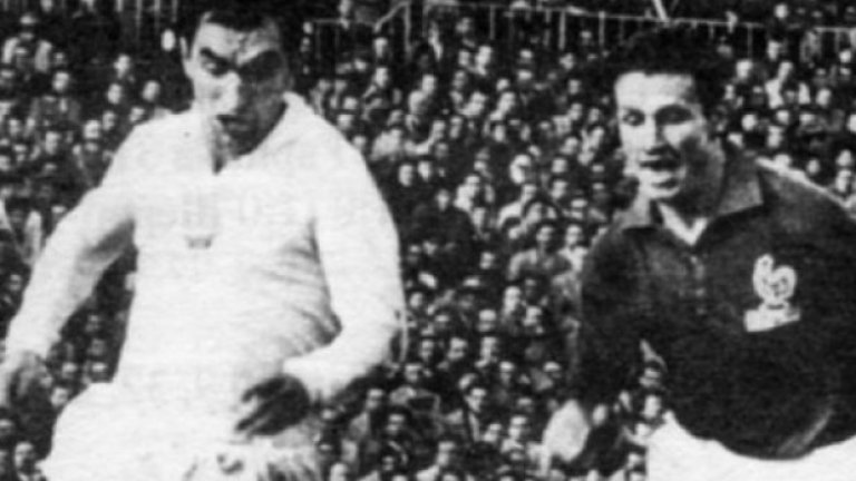 8. Тодор Диев (Спартак Пловдив) 
Лидер на шампионския тим на Спартак (Пд) от 1963 г. и голмайстор на „А“ група за същия сезон, здравенякът от пловдивския квартал „Кючук Париж“ се слави като един от най-силните български футболисти в началото на 60-те години. Истинска планина от мускули, Диев е способен да бележи голове от всяко положение. Но дори през триумфалната за него 1963 г. спортните журналисти избират вместо него Александър Шаламанов от Славия.