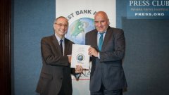 Наградата получи главният изпълнителен директор на УниКредит Булбанк Левон Хампарцумян. Това стана на официална церемония във Вашингтон от Джоузеф Джарапуто, издател на Global Finance