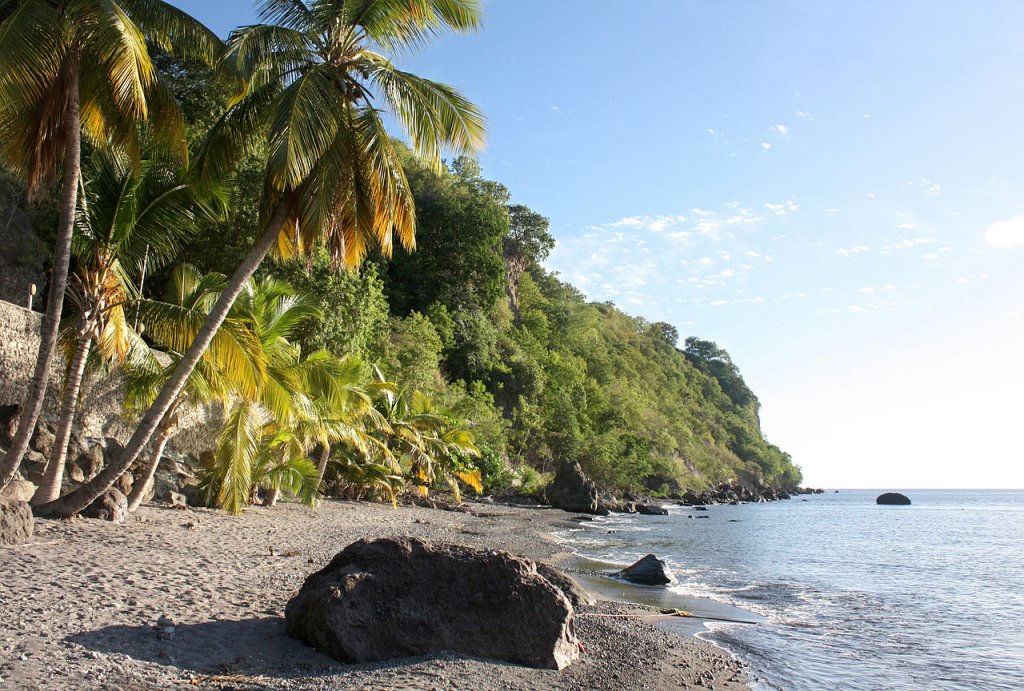 1280px-Batalie_Bay,_Dominica_002