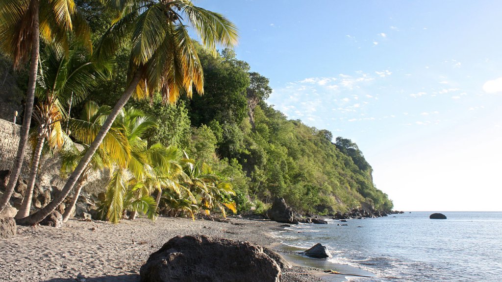 1280px-Batalie_Bay,_Dominica_002