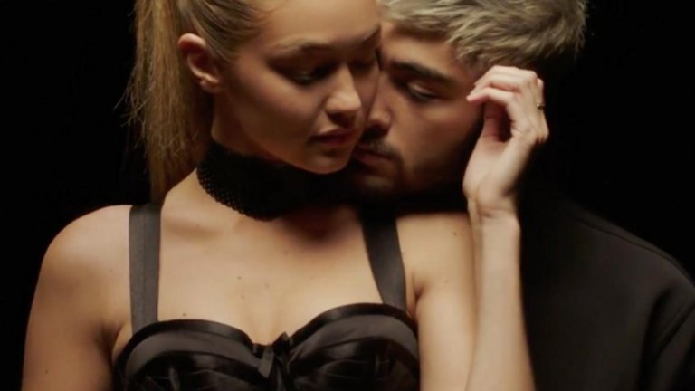 Zayn - Pillow Talk 
Зейн Малик може и да не е най-талатливият певец на света, може и да не е най-запомнящият се, но умее да прави хитове. В "Pillow talk" той си партнира с тогавашната си приятелка – моделката Джиджи Хадид. Тя е секси, той е секси, песента е секси, текстът е секси и говори предимно за това какво се случва в леглото. Нещата са ясни...