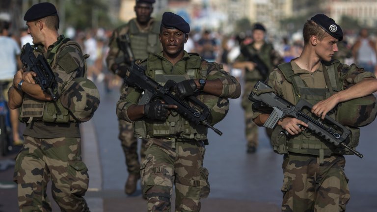 Въоръжените сили на Франция минават през сериозна трансформация, която цели да ги подготви за най-лошото