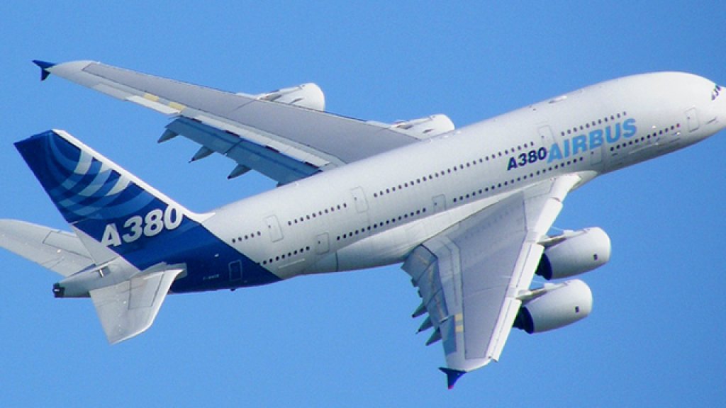 Airbus_A380_blue_sky