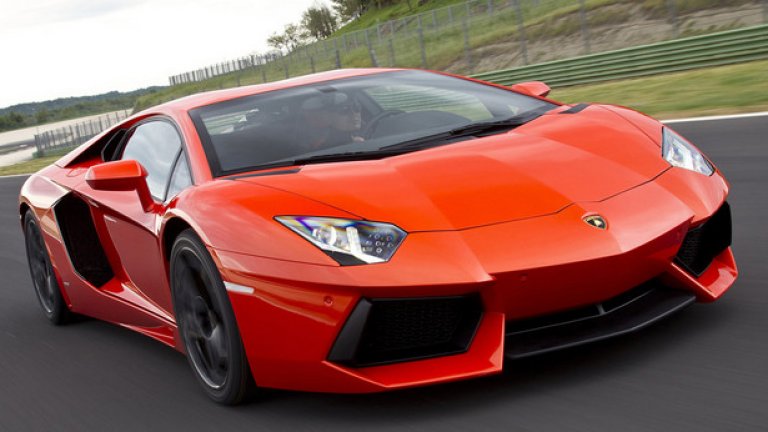 Lamborghini Aventador LP700-4 – 7.25 минути
700 конски сили и отлично настроено окачване, Aventador е пистов звяр със задвижване 4х4, който се измъква спиращо дъха бързо от бавните завои.