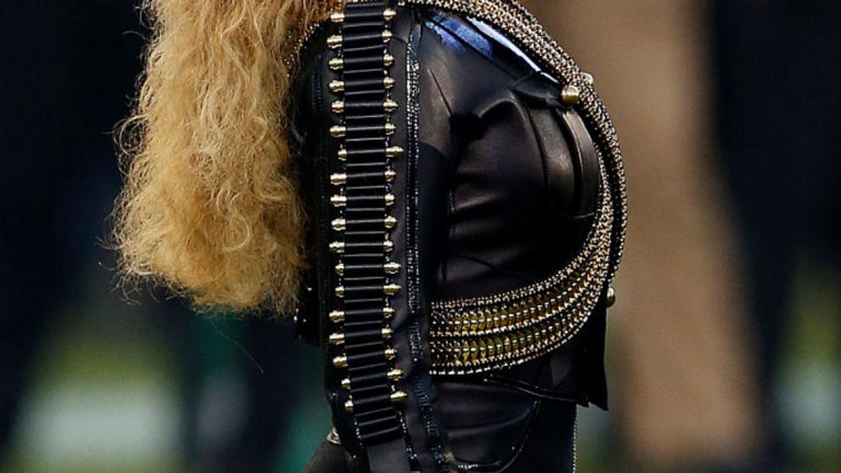 Тя е родена за успеха... 
Когато е едва на седем години, Бионсе печели певчески конкурс в училище с парчето на Джон Ленън – "Imagine", а публиката я аплодира на крака. Още следващата година на поредното прослушване тя се запознава с Кели Роуанд и Латавия Робъртсън, с които по-късно ще основат Destiny's Child. Тогава обаче трите момичета се събират в група с още три техни връстнички и се наричат Girl's Tyme.
Още тогава Бионсе изпъква пред останалите момичета с присъствието си на сцената и силния си глас. Групата обаче така и не просъществува под това си име. Въпреки това самата Бионсе е споделяла клип на Girl's Tyme в профила си в Instagram и очевидно си спомня началото на кариерата си с добро.