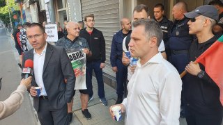 От партията вече разпространиха съобщение, че канят "българофилски" и "патриотични" формации за разговори
