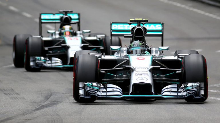 Двамата пилоти на Mercedes доминират този сезон във Формула 1