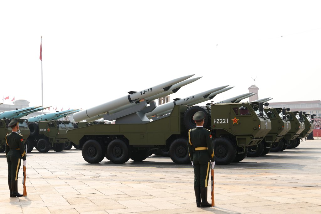 Китай събра приятелите си за пищен военен парад (снимки)