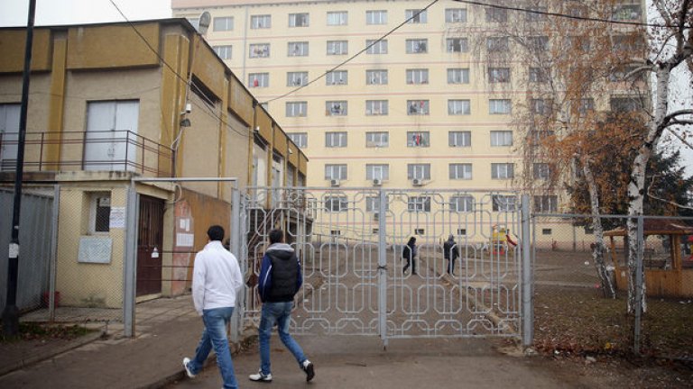 Само в София задържаните лица без документи, които са незаконно пребиваващи, са 107.
