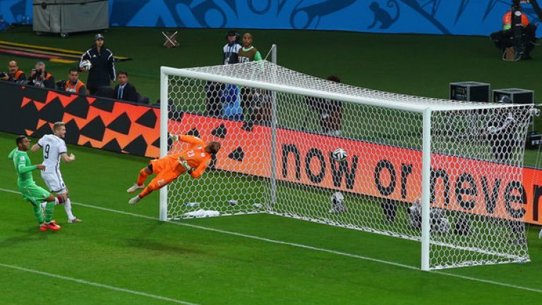 Късметлийският удар на Андре Шюрле с неопределена част на крака донесе първия гол срещу Алжирската стена.