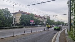 През последните дни е било извършено ръчно почистване на наноси от кал и прах, миене на улиците с автоцистерни, както и цялостна уборка на ключови участъци от трасето, по което ще преминат състезателите и гостите на събитието.