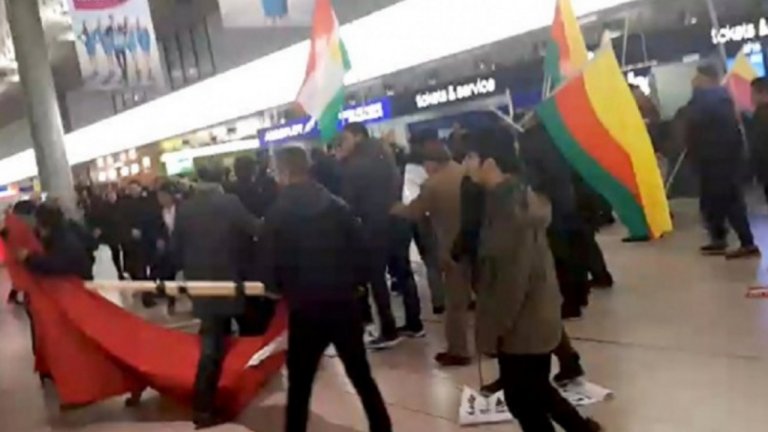Масов бой между кюрди и турци на германско летище