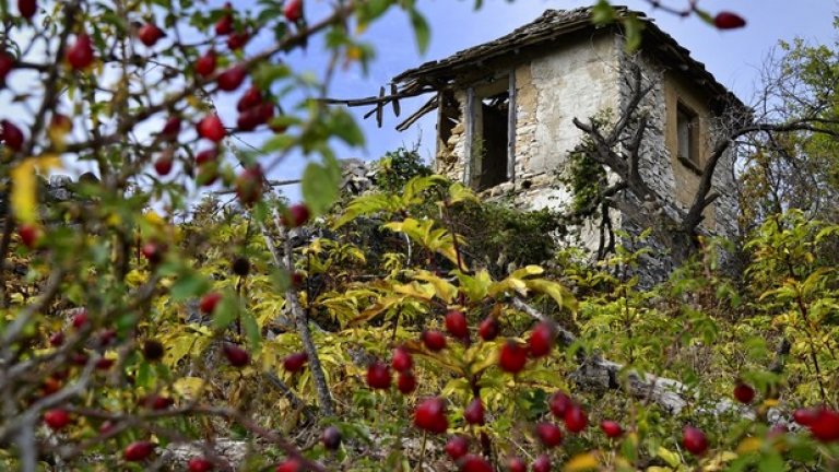 Изоставена къща в Родопите