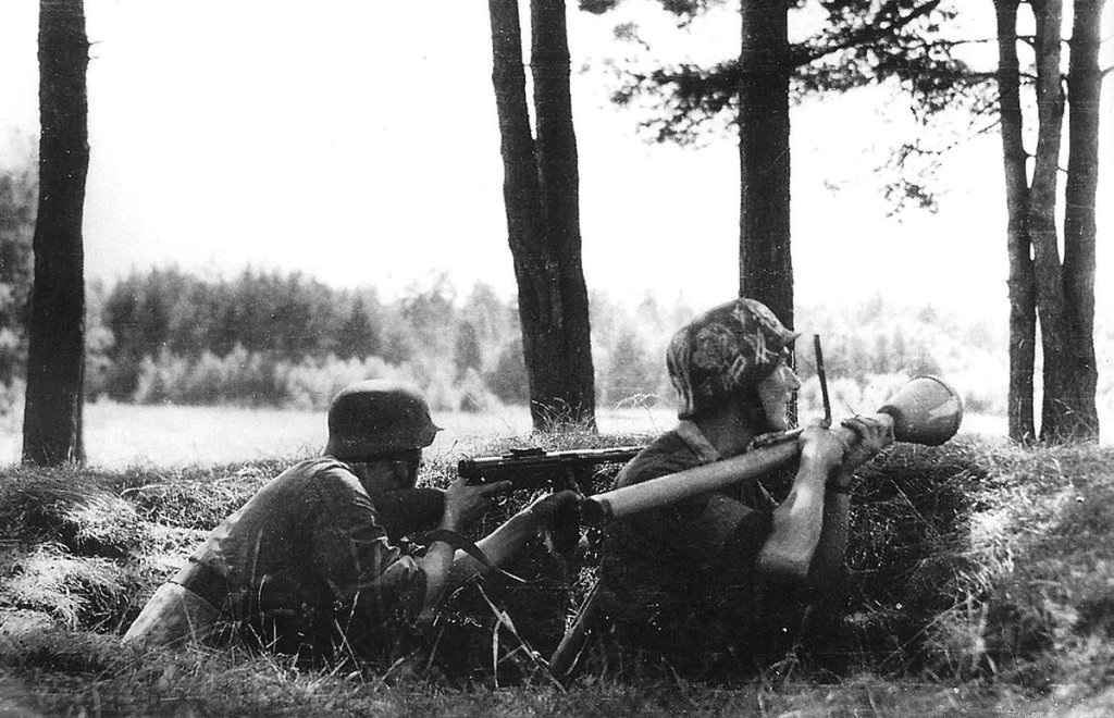 1200px-Panzerfaust6