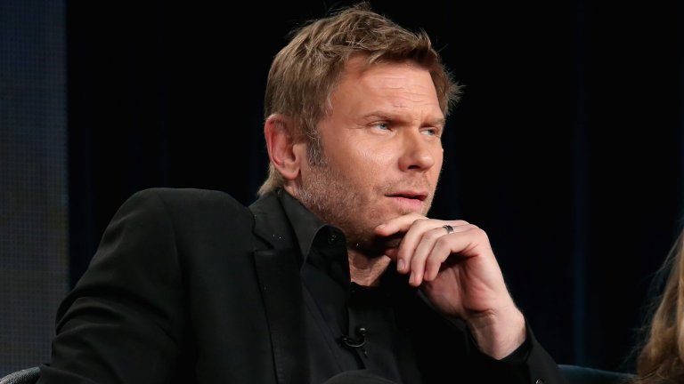 Марк Пелегрино (Луцифер)
Актьорът зад екранния Луцифер има богат опит с ролите на злодеи в шоута като “Декстър”, “Изгубени” и други. В момента играе с Джеф Даниелс в криминалния драматичен сериал American Rust, започнал през 2021 г. Ще има поява и във филма Beverly Hills Cop: Axel F, в който Еди Мърфи ще се завърне към ролята на Ченгето от Бевърли хилс. Има и канал в YouTube, където коментира теми от областта на философията и психологията.