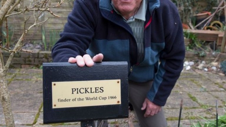 Дейв на гроба на Пикълс