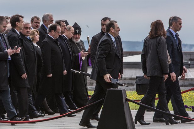 Руският президент Владимир Путин и френският президент Франсоа Оланд са сред официалните гости на церемонията по отбелязване на 100-годишнината от арменския геноцид в Ереван.