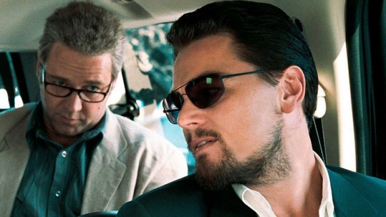22. "Mрежа от лъжи"(Body of Lies, 2008)
Както подобава, Ди Каприо допринася за спиращата дъха депресия в ролята на агент на ЦРУ в епоса на Ридли Скот за шпионаж и тероризъм. Но дори перфактната игра на Ръсел Кроу, който не отстъпва на Ди Каприо в ролята на негов шеф, не може да спаси този трилър от посредствеността.