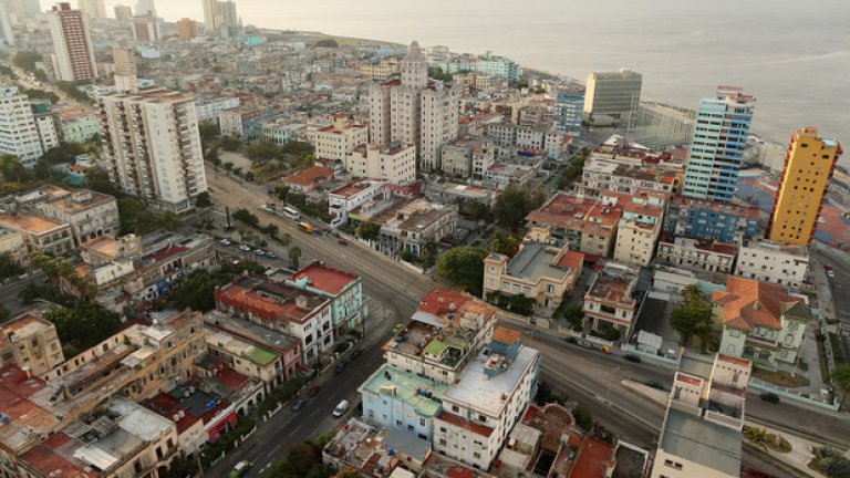 Да, в Куба пътуването на стоп е обществен транспорт, защото друг обществен транспорт просто няма