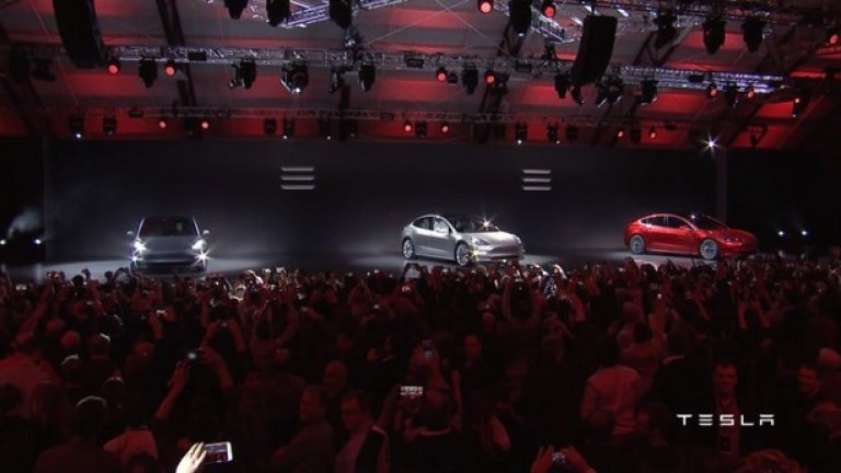 Tesla представи Model 3 - достъпният електромобил с базова цена от 35 000 долара