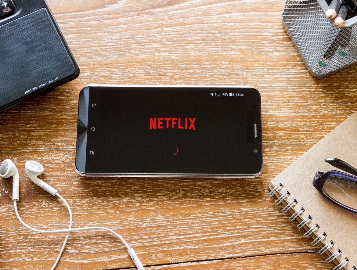 Стрийминг услугата Netflix тества възможността потребители с Android да могат да "гледат" филми и сериали с различни скорости - от 0,5 до 1,5 в сравнение с нормалната. Това обаче разгневи някои кинотворци.