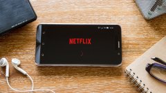 Стрийминг услугата Netflix тества възможността потребители с Android да могат да "гледат" филми и сериали с различни скорости - от 0,5 до 1,5 в сравнение с нормалната. Това обаче разгневи някои кинотворци.