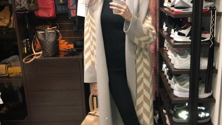 "Опитайте се да дойдете да живеете в Краснодар след четири години в Москва. Казах си: „Имаш пари, имаш децата си, всичко ще бъде наред. Можеш да си купиш всичко, защо да се оплакваш?“ Но няма нищо общо. Не напускам къщата по цял ден. Къде да отида? Градът е малък. Всички се познават. Снимат те, ако не си с грим. Обсъждат те. Тук всички ходят до магазина на токчета. Тънки! Нямаме приятели. Има само един ресторант тук..."