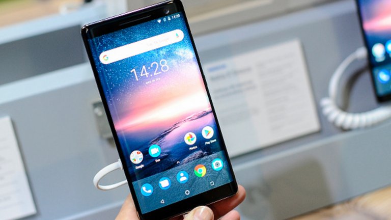 Най-добър потребителски смартфон - Nokia 7 Plus  
"Смартфон, който бихте препоръчали на приятелите си заради невероятната му надеждност"- така EISA описва качествата на Nokia 7 Plus. Телефонът е отличен заради това, че всички негови компоненти работят в "перфектна хармония с Android One". Устройството е с алуминиев корпус, създаващ усещане за покритие от керамика. Екранът е 6-инчов IPS екран с поляризация, резолюция от 2160х1080px, двойна камера с оптика от Zeiss и издръжлива батерия от 3800 mAh.