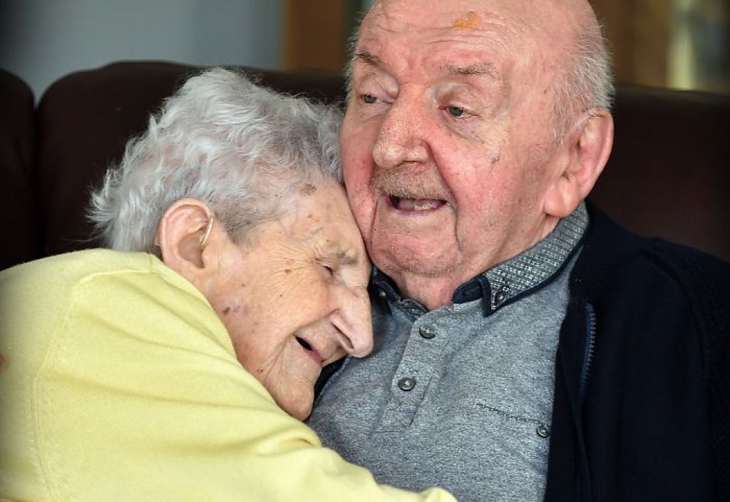 98-year-old-mother-care-home-80-year-old-son-ada-tom-keating-liverpool-4-59f6e081b0346__700