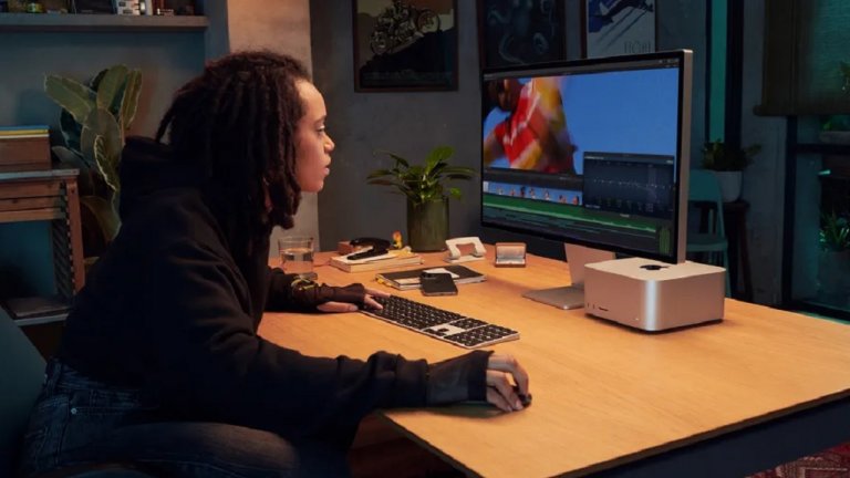 Компанията показа и нов, малък и бърз iPhone SE