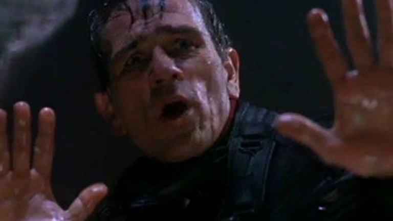 В "Беглецът" (The Fugitive) от 1993 година, Харисън Форд е ролята на Ричърд Кимбъл казва с най-естествения тон "I didn't kill my wife!", а Томи Лий Джоунс му отговаря: "I don't care." Цялата ефектна сцена е импровизация