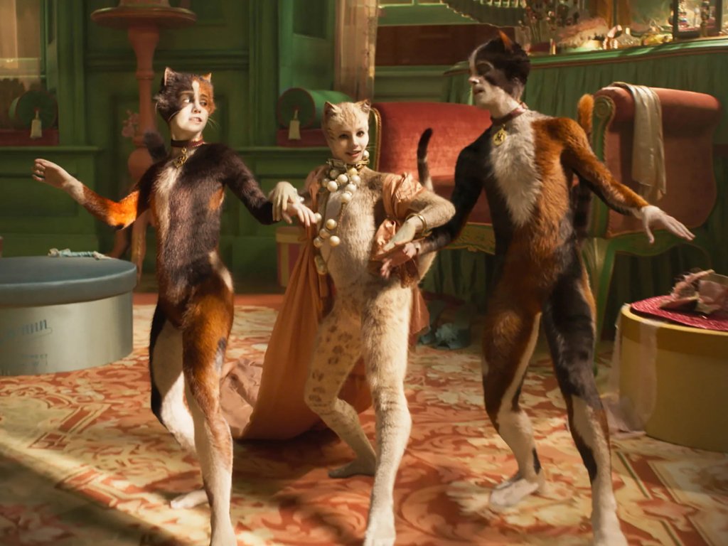 "Котките" (2019)
Дори участието на Тейлър Суифт не успя да смекчи провала на филмовата адаптация на мюзикъла на Андрю Лойд Уебър "Котките”. Основния проблем на лентата от 2019 г. беше, че образите на героите изглеждаха меко казано ужасяващи. Да гледаш хора, облечени в котешки костюми на театралната сцена, е нормално, но да покриеш актьори с компютърно генерирана козина и мустаци граничи повече със зловещото.