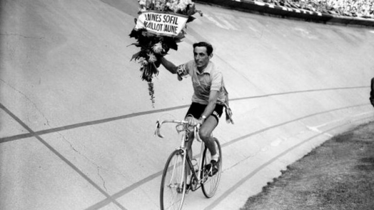 По време на Втората световна война, на войниците са давали амфетамини, за да ги поддържат бодри и будни. След войната, амфетаминът става популярен сред спортовете, които изискват голяма издръжливост. В телевизионно интервю през 1949 година, италианският колоездач Фаусто Коппи признава, че редовно е употребявал амфетамини преди състезание.