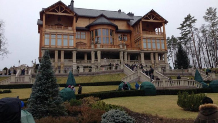 Домът на Янукович вече втори ден е празен