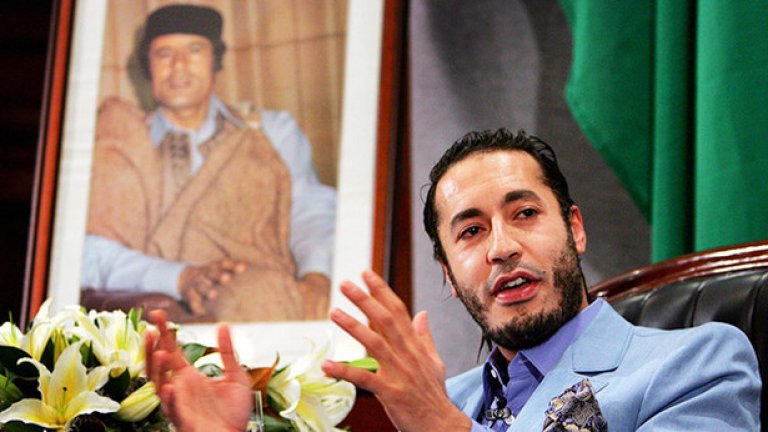 По време на гражданската война играе ролята на цивилизования посланик на фамилия Кадафи
