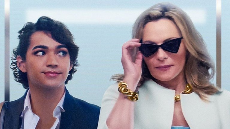 Glamorous
Ким Катрал може вече да не е желана в продължението на "Сексът и градът", но тази година пробва завръщане с тази история за млад мъж, който не се слага в полови рамки и започва да работи за легенда в областта на грима (изиграна от Катрал). Разсъжденията му за живота, сексуалността и прочие не бяха достатъчно интересни на публиката, че да получат втори сезон.