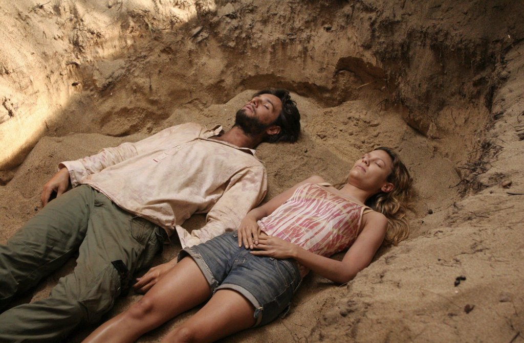 Същата година се появява в сериала Lost, в ролята на Пауло. Сезонът е три, а Санторо играе в почти всеки епизод.