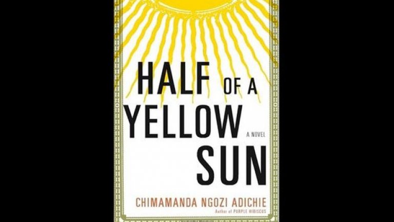  10."Половината от едно жълто слънце" - Чимаманда Нгози Адичи

Чимаманда Адичи (р. 1977) е израснала в Нигер, където за кратко учи фармация. Когато пристига в САЩ се преориентира към комуникация и политически науки, а по- късно се сдобива с магистърска степен по творческо писане. Първият й роман "Purple Hibiscus" (2003) получава много похвали и награди. 

Следващият – "Половината от едно жълто слънце" (2006), разказва за нигерийската гражданска война. Историята е превърната във филм. Адичи изнася реч на конференцията TED за необходимостта от множество гледни точки към историята. Друга нейна презентация за феминизма е толкова впечатляваща, че Бионсе включва откъс от нея в своя песен.

В "Половината от едно жълто слънце" Адичи осветява ключов момент в съвременната африканска история. Читателят съпреживява случващото се заедно с пет незабравими персонажи: 30-годишен домошар, университетски преподавател, красивата млада любовница на професора, срамежлив млад англичанин и неговата сестра близначка. Романът е изключително емоционален разказ за обещания, надежда и разочарования в контекста на войната. 
 